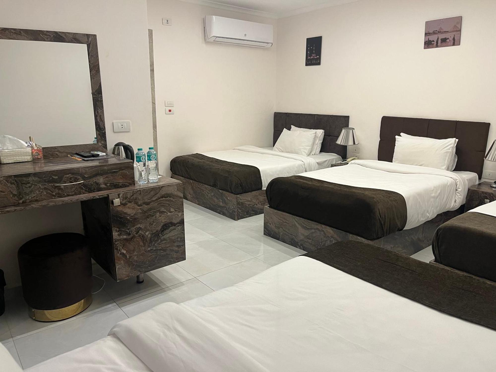 Shadow Pyramids Suites And Jacuzzi Kafrat al Jabal Экстерьер фото