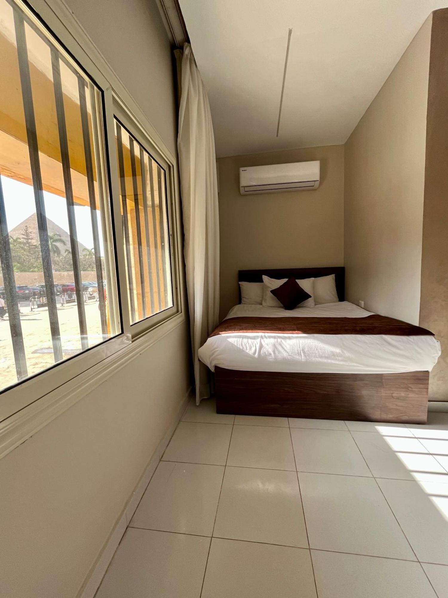 Shadow Pyramids Suites And Jacuzzi Kafrat al Jabal Экстерьер фото