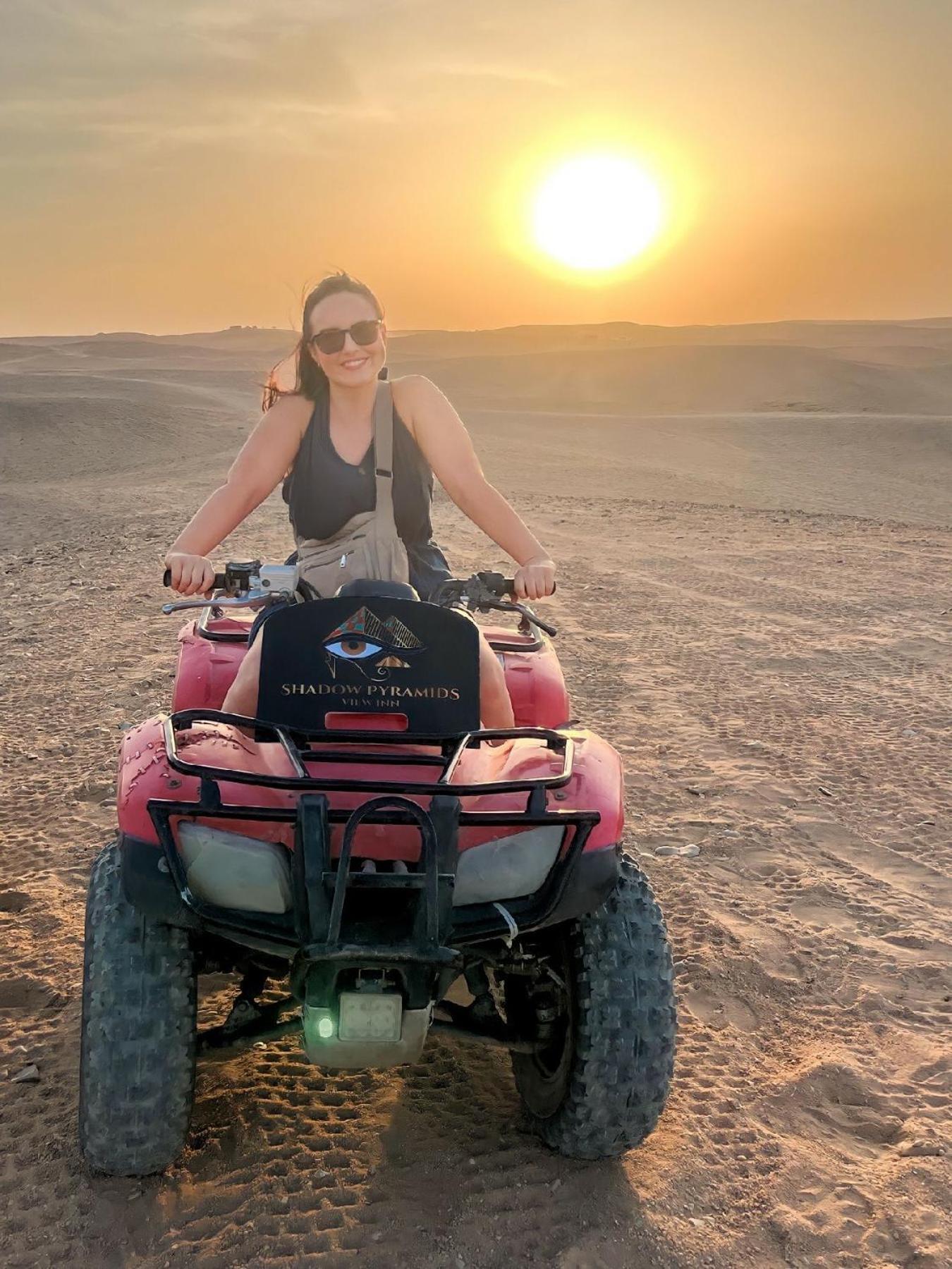 Shadow Pyramids Suites And Jacuzzi Kafrat al Jabal Экстерьер фото