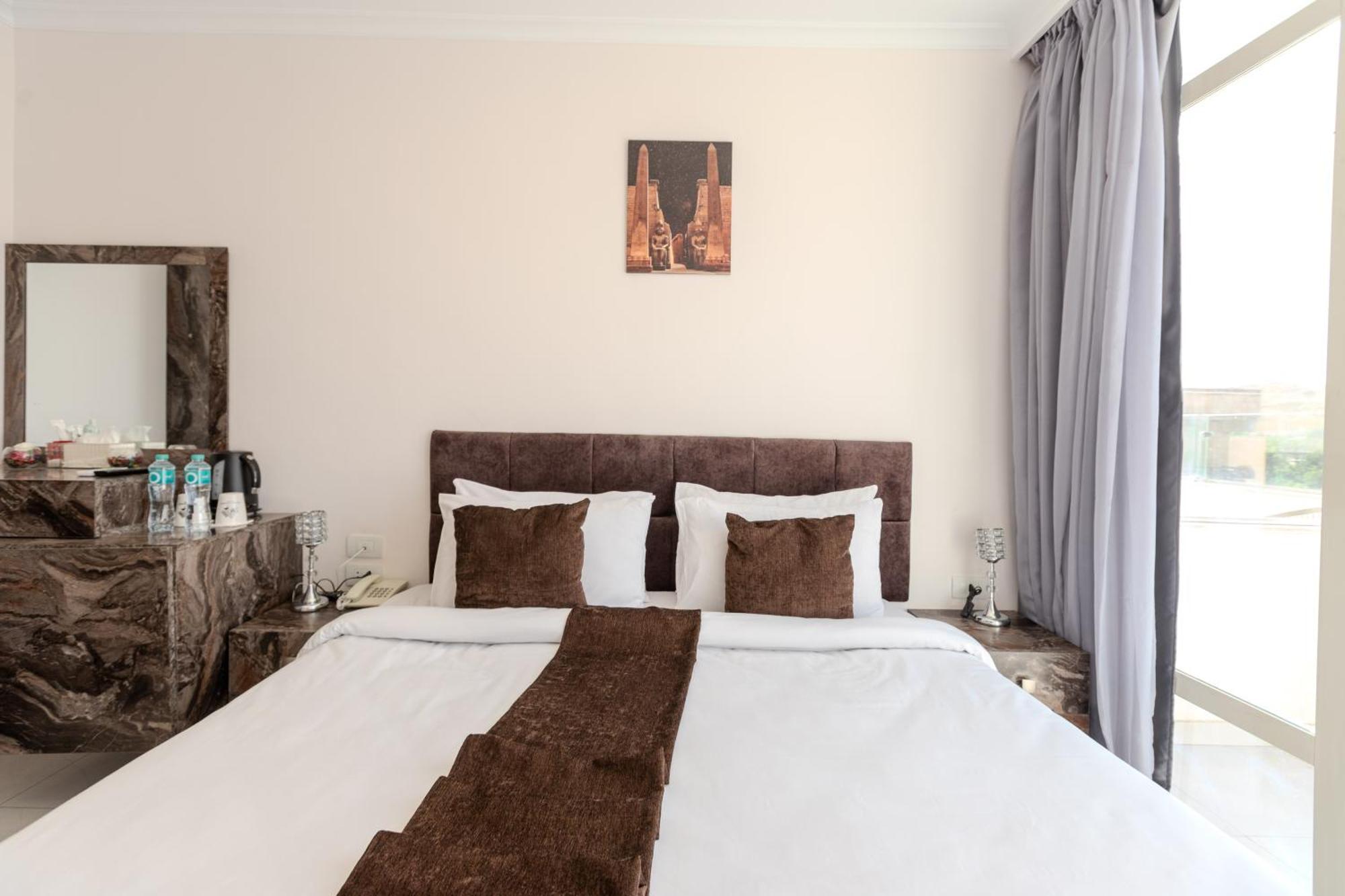 Shadow Pyramids Suites And Jacuzzi Kafrat al Jabal Экстерьер фото